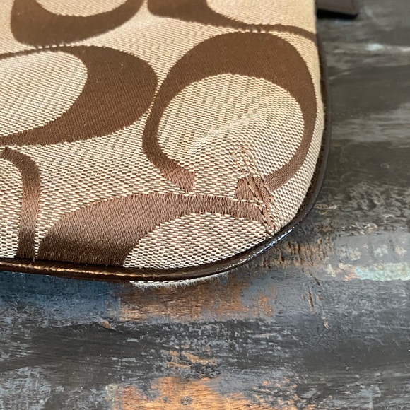 Coach clutch purse/mini purse. Tan - Picture 4 of 8